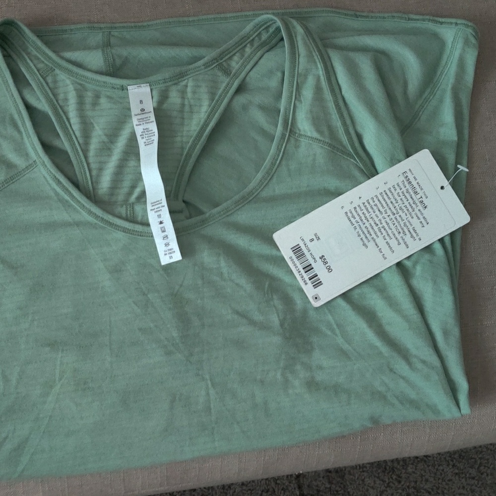 Lululemon essential tank size 8